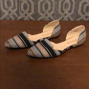 Restricted Shoes Flats